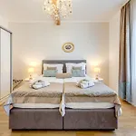 Le Monde - Vintage 4*
