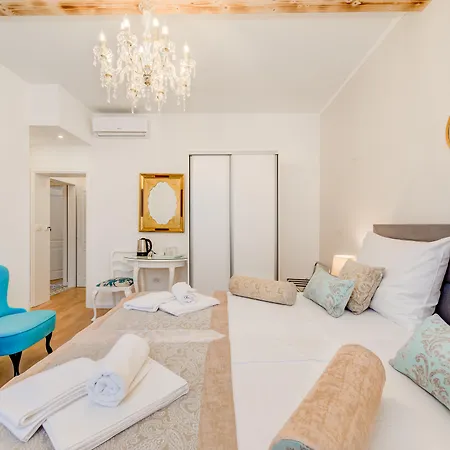 Frühstückspension Le Monde Luxury 4*