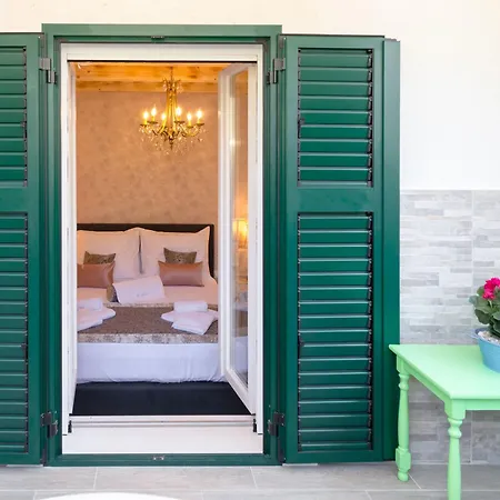 Le Monde Luxury Frühstückspension 4*