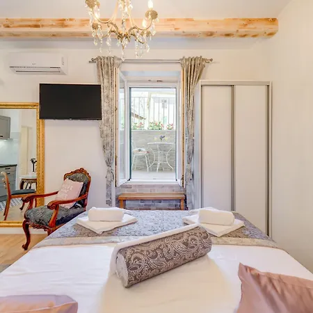 Le Monde Luxury Split