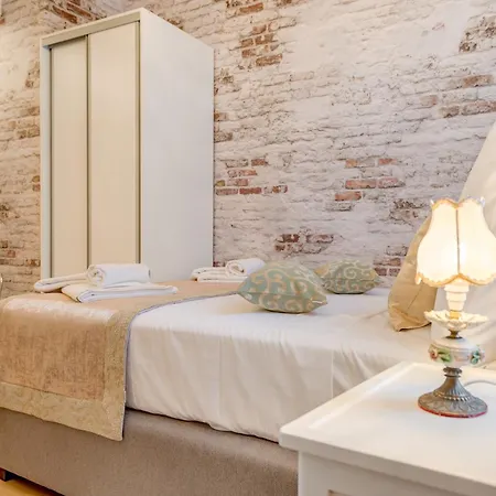 Le Monde - Vintage 4*