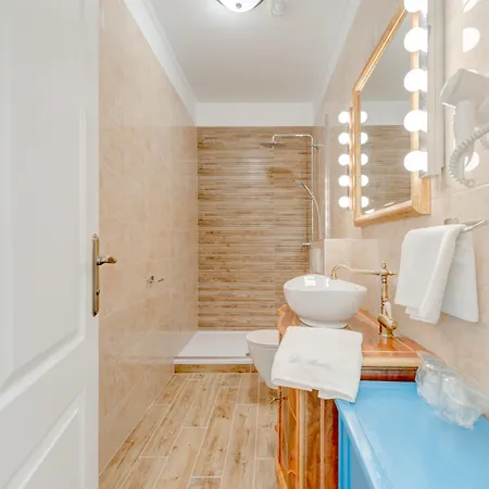 Le Monde - Vintage krevet i doručak 4*