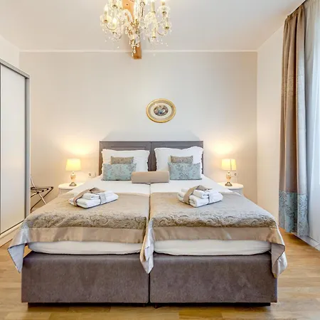 Le Monde - Vintage 4*