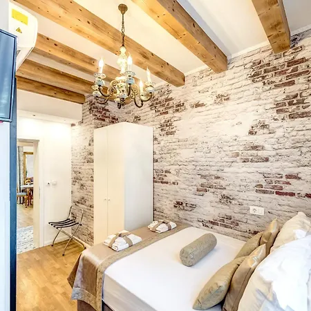 Le Monde - Vintage 4*