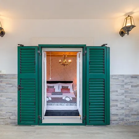 Le Monde - Vintage 4* Split