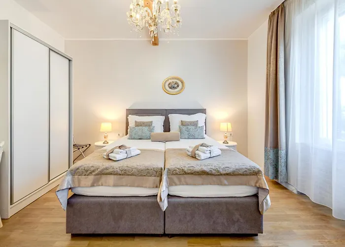 Le Monde - Vintage 4*