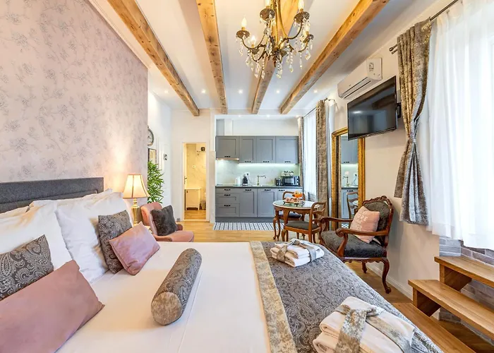 Le Monde - Vintage 4*